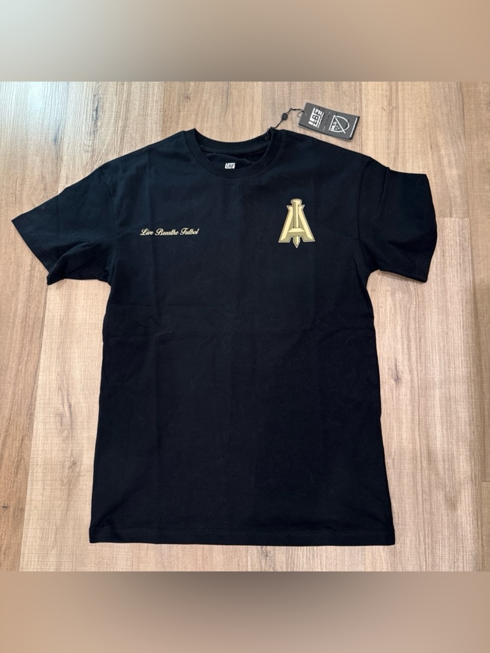 NWT Unisex Atlanta United FC Live Breathe Futbol Black T-Shirt in Size Small